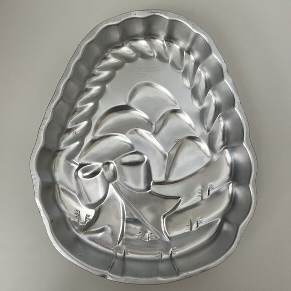 WILTON 1980 Easter Cake Pan Eggs In A Basket Cake Mold - Picture 2 of 9